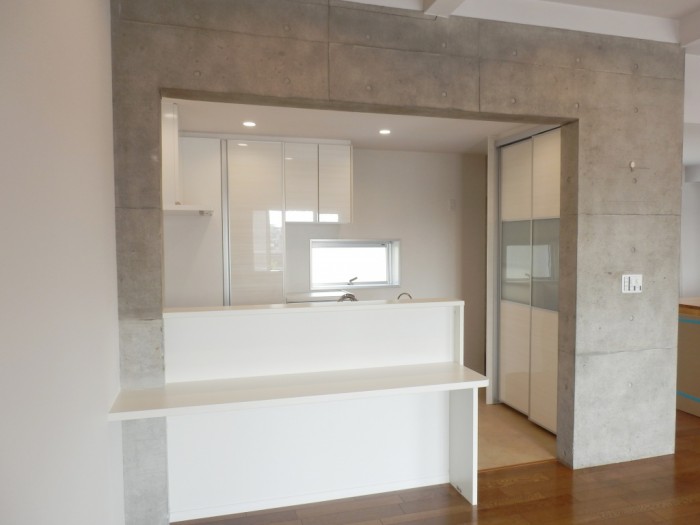 こだわりのコの字型キッチン＆スタイリッシュな水廻り設備にリフォーム